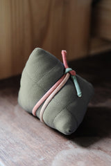 Umweltfreundliche Reisknödel in Form von duftenden Brötchen (zufällig ausgewählt)