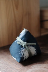 Umweltfreundliche Reisknödel in Form von duftenden Brötchen (zufällig ausgewählt)