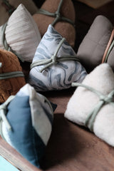 Umweltfreundliche Reisknödel in Form von duftenden Brötchen (zufällig ausgewählt)