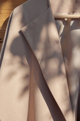 Weite doppelreihige Jacke