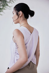 Crossover Weste mit Anhänger in Lotus Lila