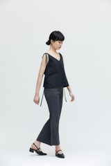 Schwarze ärmellose Weste mit V-Ausschnitt