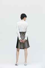 Grüner grauer breiter und schmaler asymmetrischer Plissee-Rock