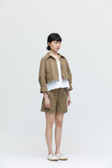 Kurze Jacke im Abenteuer-Stil