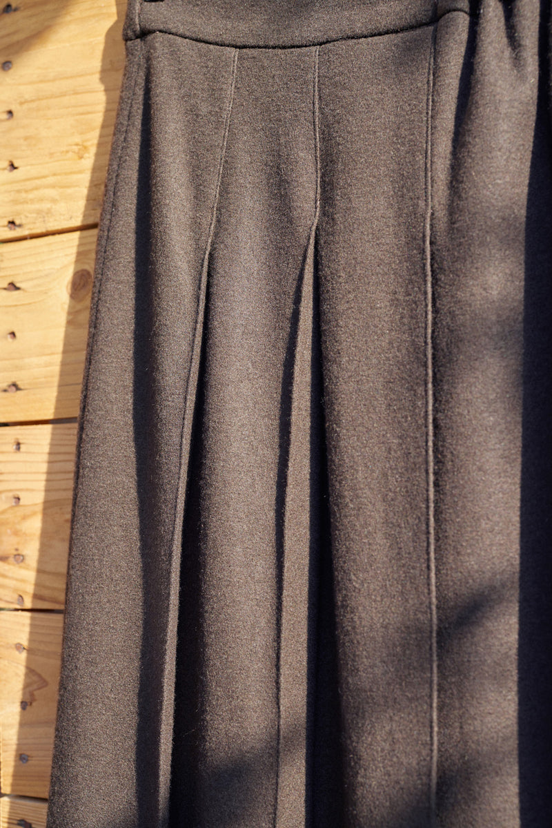 Oak triple pleated Japanese wool skirt