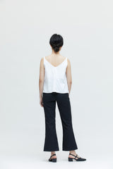 Weiße ärmellose Weste mit V-Ausschnitt