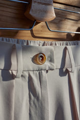 Speziell ausgeschnittene Zwei-Wege-Hose