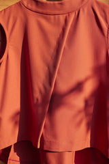 Ziegelrotes geknotetes A-Linien-Top mit Rückenausschnitt