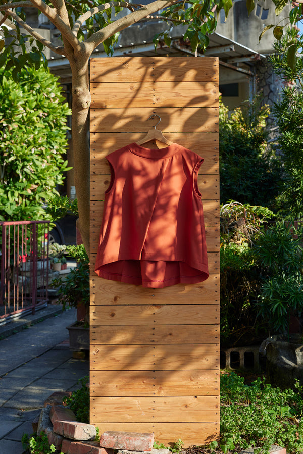 Brick red back collar knotted A-Line top