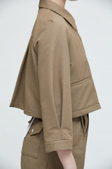 Kurze Jacke im Abenteuer-Stil