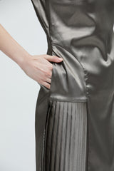 Rückenfreies Kleid in Grün und Grau