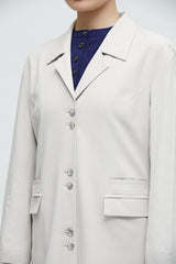 Beigefarbener langer Mantel mit mehreren Cut-Outs