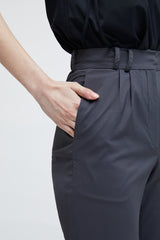 Graue Schlaghosen mit hoher Taille