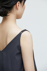 Graue ärmellose Weste mit V-Ausschnitt