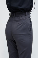 Graue Schlaghosen mit hoher Taille