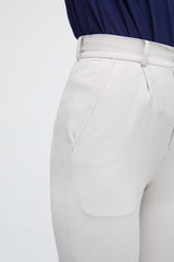 Beigefarbene schmale Hose