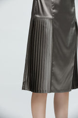 Rückenfreies Kleid in Grün und Grau