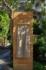 Hose mit V-Taille und hohem Rückenschlitz