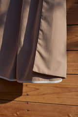 Hose mit V-Taille und hohem Rückenschlitz