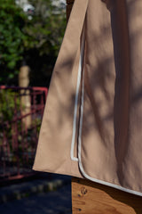 Hose mit V-Taille und hohem Rückenschlitz