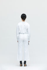 Weißes Hemd mit Bischofsärmeln