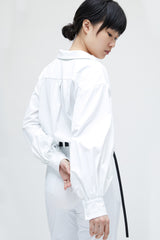 Weißes Hemd mit Bischofsärmeln