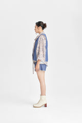 Graublaue Shorts mit geschwungenen Taschen