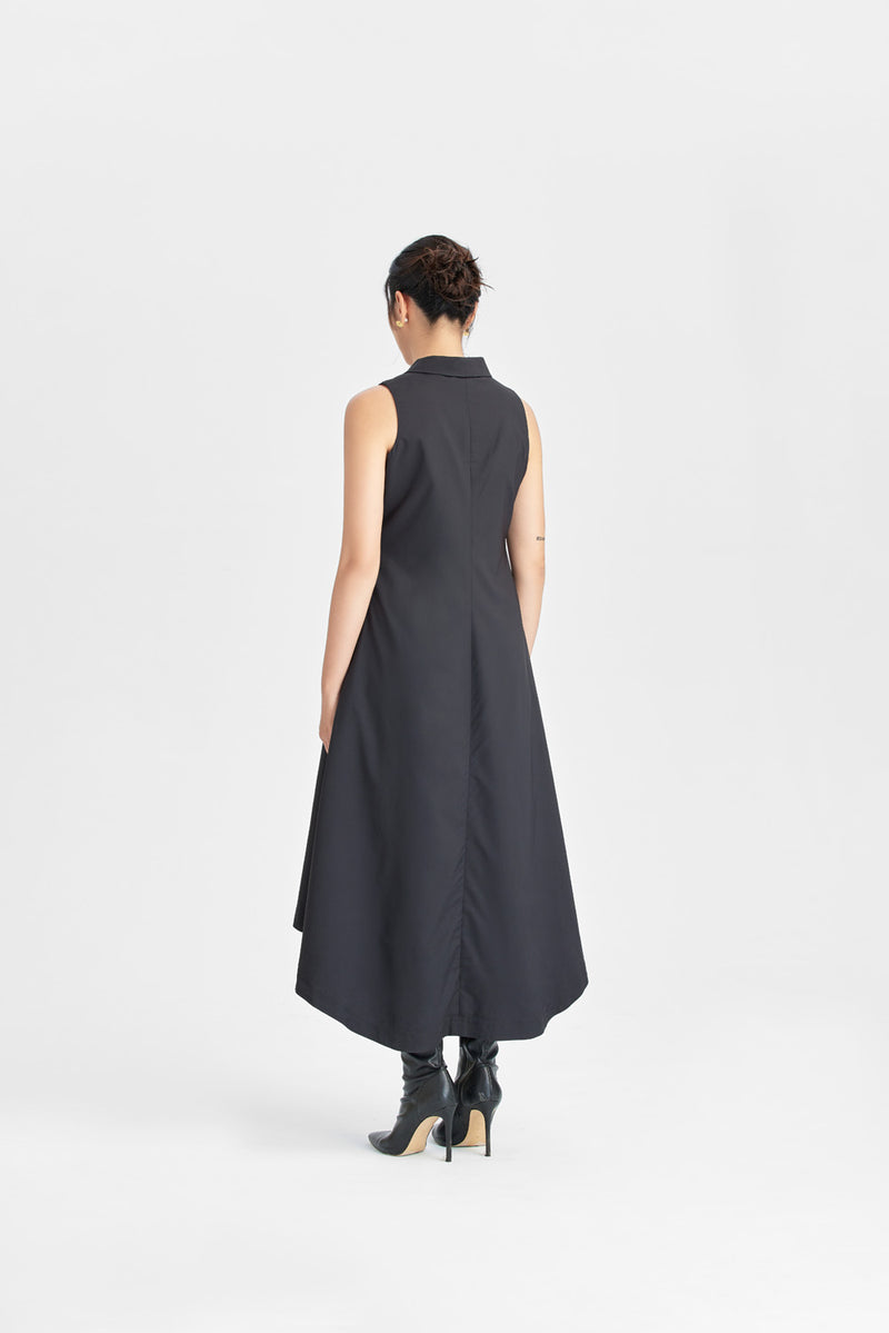 Sleeveless long dress with rectangular V-neck