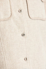 Beigefarbene kurze Jacke mit Satteltaschen aus Wolle