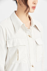 Mandelweißes Langarmhemd mit spitzem Kragen