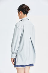 Hellgraues Hemd mit Reißverschluss