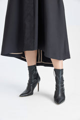 Ärmelloses langes Kleid mit rechteckigem V-Ausschnitt