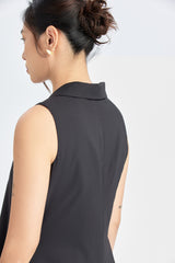 Ärmelloses langes Kleid mit rechteckigem V-Ausschnitt