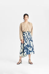 Abstraktes, botanisch bedrucktes, unifarbenes Kleid