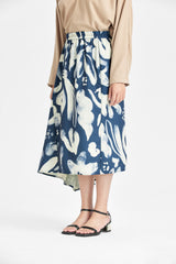 Abstraktes, botanisch bedrucktes, unifarbenes Kleid