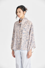 Fliessendes schal top mit wasserdruck