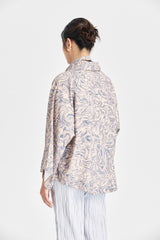 Fliessendes schal top mit wasserdruck