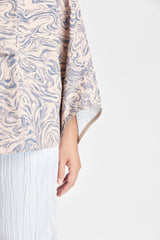 Fliessendes schal top mit wasserdruck