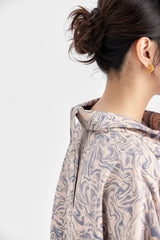 Fliessendes schal top mit wasserdruck