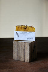 002/ Ultimative Feuchtigkeitsseife aus Zedernholzgeranie