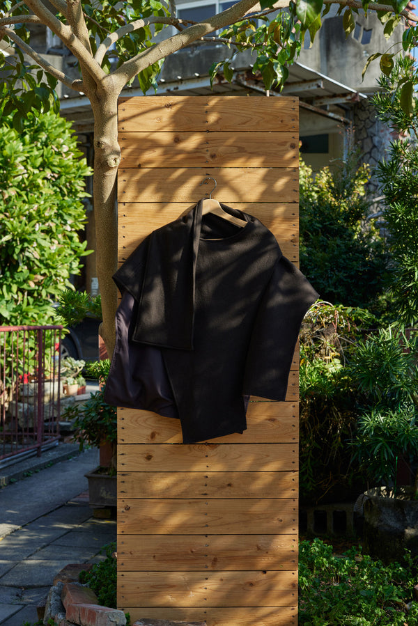 Oak structured Japanese woolen cape