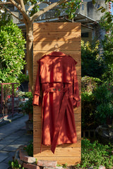 Trench coat with double collar in brick red