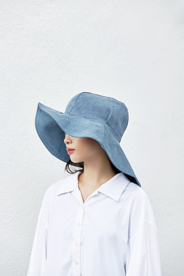Large brimmed hat in Midnight Blue
