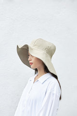 Large brimmed hat in milk tea color