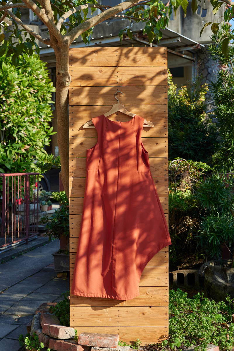 磚紅不對稱裙擺洋裝