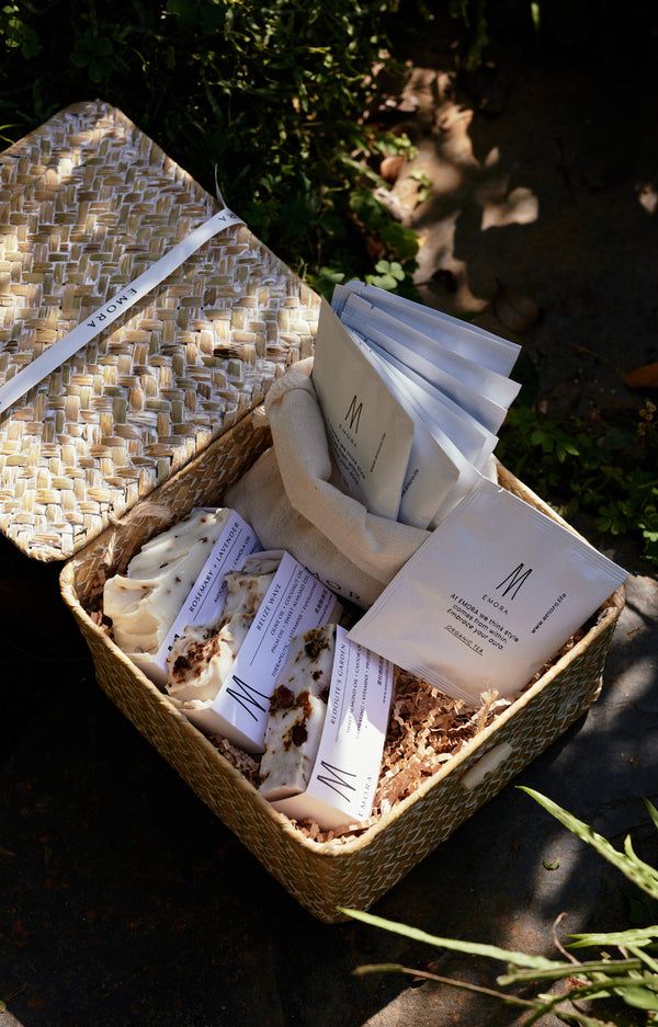 A festive box of luxury for all five senses (limited to 40 pieces)