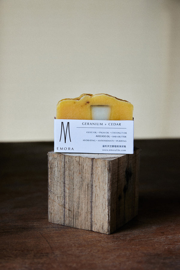 002/  Cedar wood Geranium Ultimate Moisturizing Soap